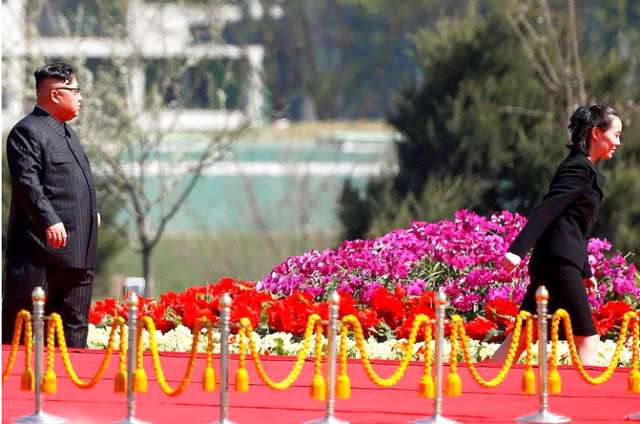   Kim Yo Jong quay về sau khi trợ giúp anh trai trong một sự kiện lớn ở Bình Nhưỡng. Ảnh: Reuters  