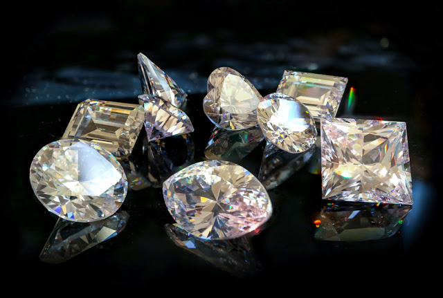 Nhân tố nào ảnh hưởng đến định giá kim cương?